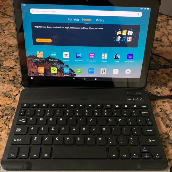 Amazon Fire HD 10 tablet, 10.1", 1080p Full HD with keyboard case included 🔵 - Picture 2 of 6